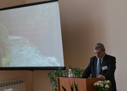 З науковою доповіддю виступає професор кафедри лісівництва Національного лісотехнічного університету України Василь Мазепа (м. Львів)